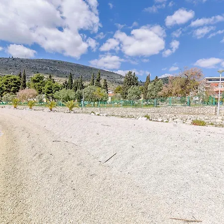 Διαμέρισμα Hani Τρογκίρ